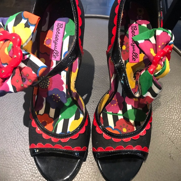 Betsy Johnson floral heels - Picture 1 of 3